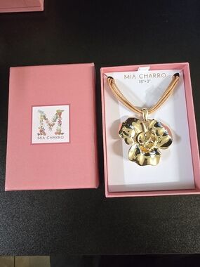 Mia Charro Gold Flower Pendant Statement Necklace NIB